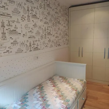 En El Centro Con Garaje Directo. Apartment