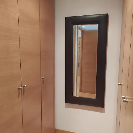 Apartment En El Centro Con Garaje Directo. *