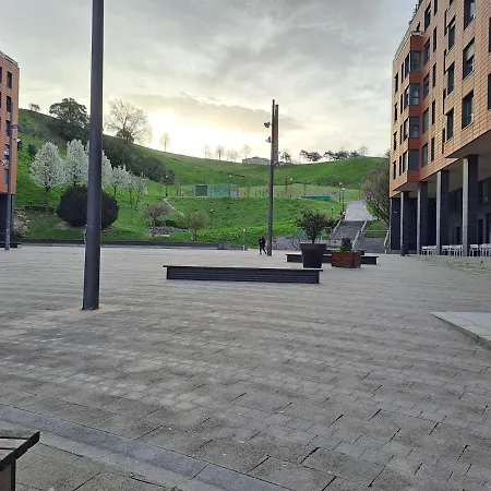 Apartment En El Centro Con Garaje Directo. *