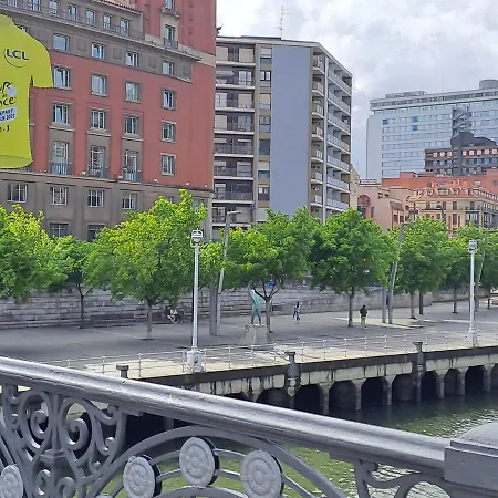 En El Centro Con Garaje Directo. Апартаменты